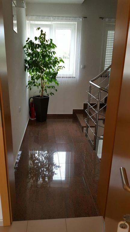 Haus Ella Apartment โนวีวีโนดอลสกี ภายนอก รูปภาพ